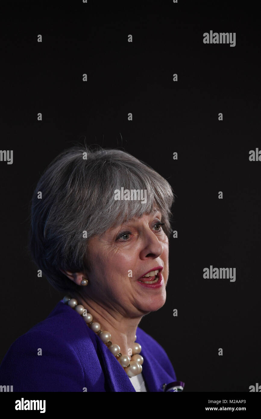 Premier ministre Theresa peut parler dans le centre de Manchester à l'occasion du centenaire de la 1918 Loi sur la représentation du peuple. Banque D'Images