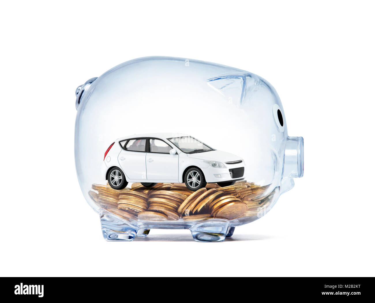 Miniature de voiture sur l'argent à l'intérieur transparent piggy bank with clipping path Banque D'Images