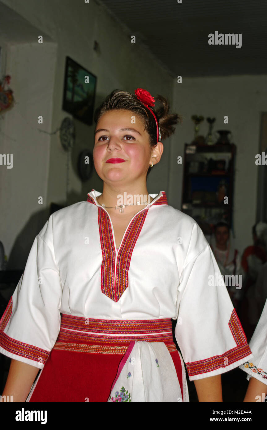 L'École de danse folklorique, Groupe de fille en costume, Ohrid, Macédoine Banque D'Images