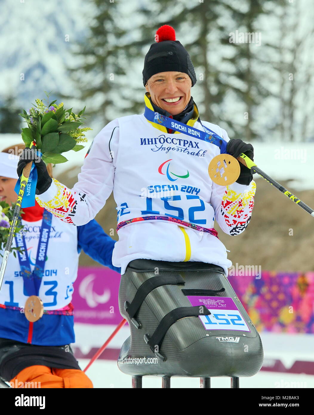 Siegerlächeln Das ist zurück : Andrea ESKAU hält die GOLDMEDAILLE nach dem Skilanglaufrennen über fünf kilomètre dans den Händen Cross Country - Skianglauf 9. Jeux paralympiques 2014 / Wettkampftag Sotschi Jeux paralympiques d'hiver de Sotchi 2014 Banque D'Images