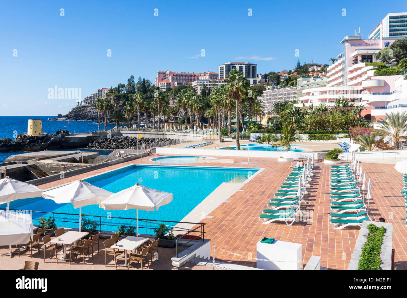 Madère PORTUGAL MADEIRA Hotel piscine et solarium de l'hôtel Royal Savoy Hotel Madeira Funchal Portugal europe de l'UE Banque D'Images