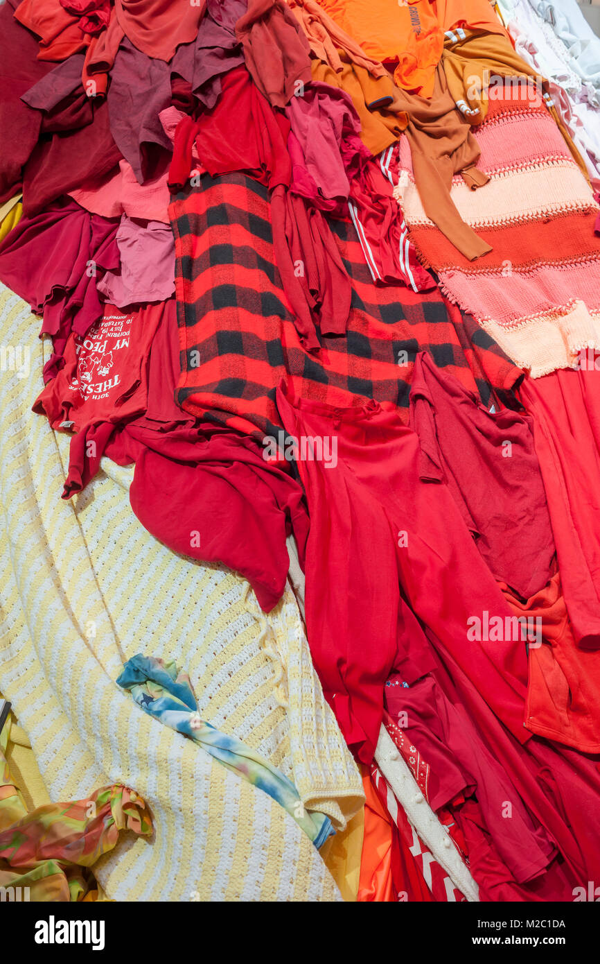 Une collection de vêtements destinés à être recyclés à New York à un événement de recyclage : le mardi, 6 février, 2018. (Â© Richard B. Levine) Banque D'Images