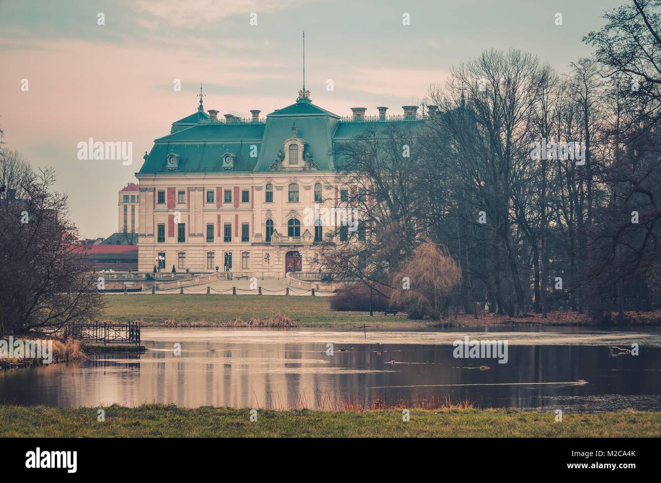 Château en ville Katowice en Pologne. Beaux meubles anciens néo baroque du château. Banque D'Images