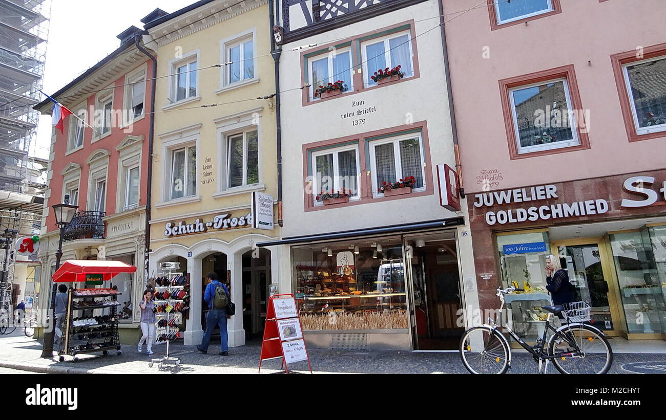 Shopping in Freiburg ville, hier bei Oberlinden am Eingang zur