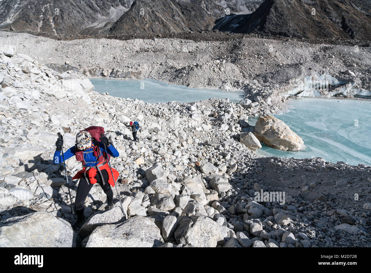 Traversée par le glacier de Khumbu Lobuche, Népal Banque D'Images