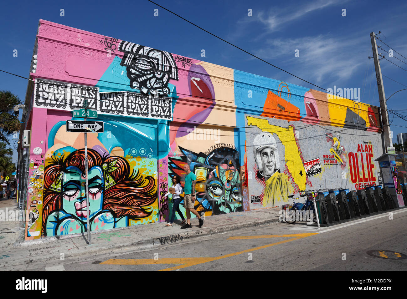 Murs Wynwood Art graffiti montage d'exposition, Miami, Floride Banque D'Images