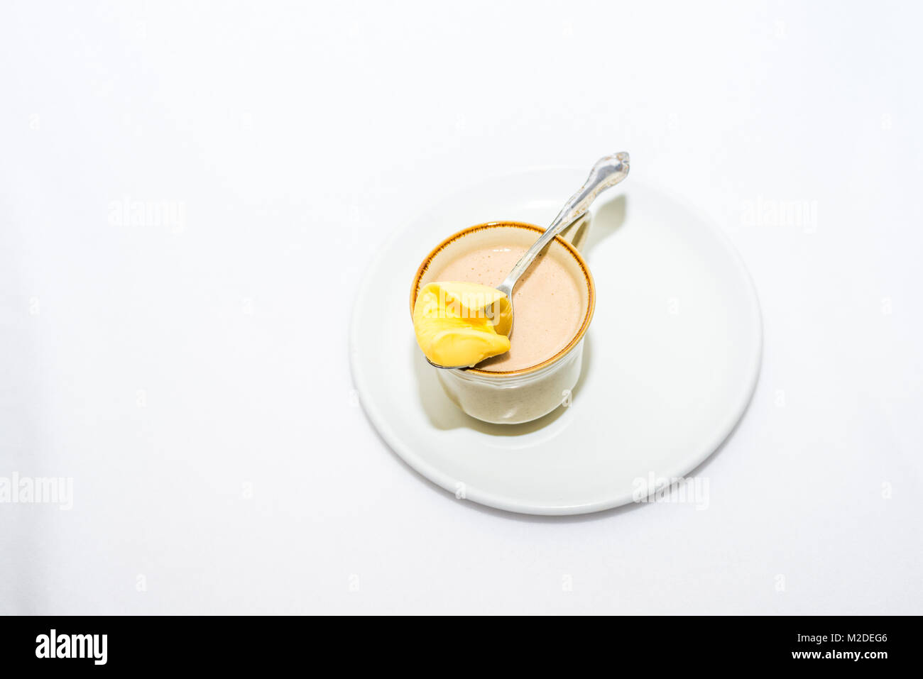 Bulletproof cétogène café avec du beurre pour programme de perte de poids et de gras Banque D'Images