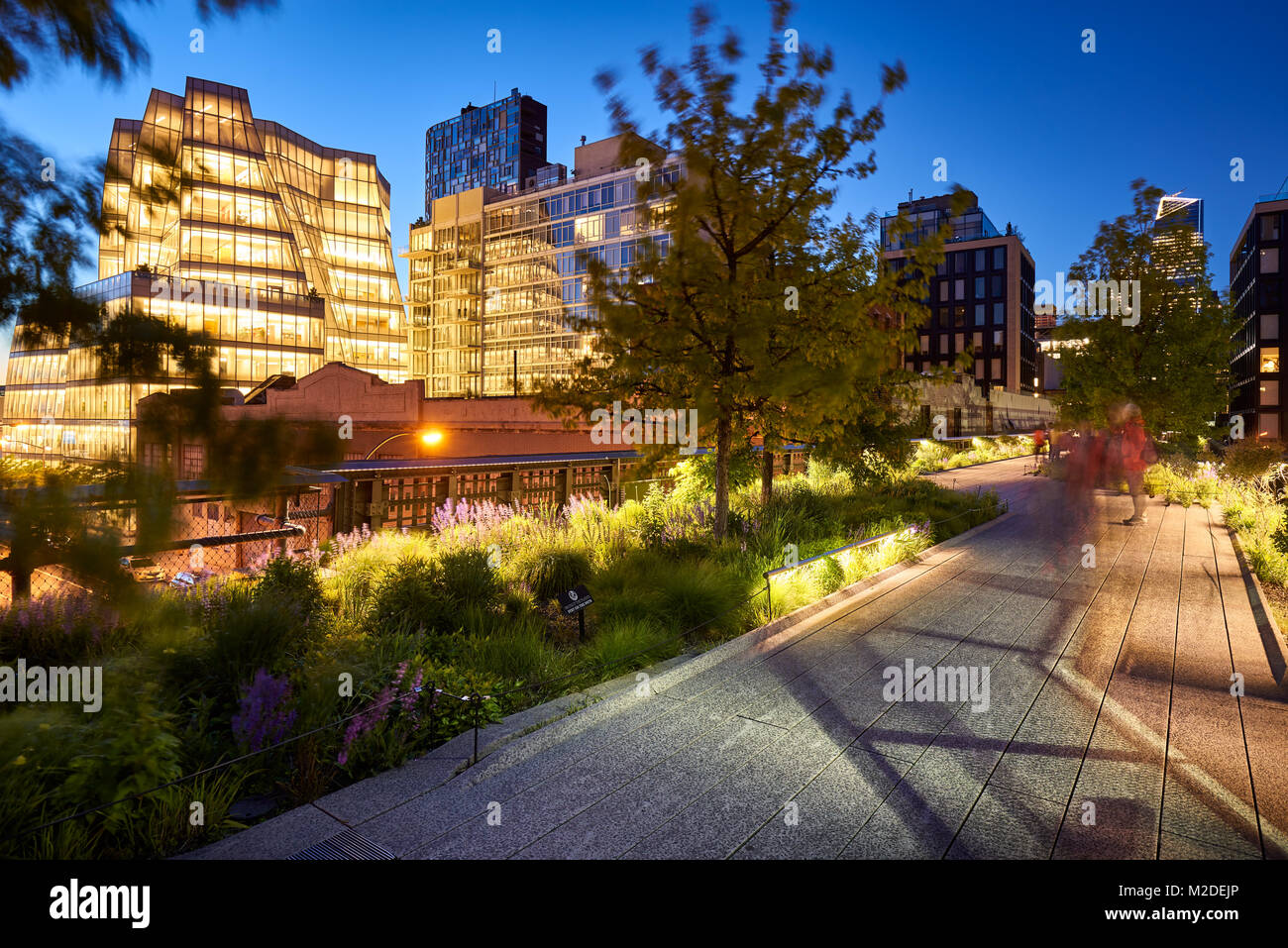 Lumière du soir sur la Highline à Chelsea. Crépuscule au coeur de Manhattan. New York City Banque D'Images