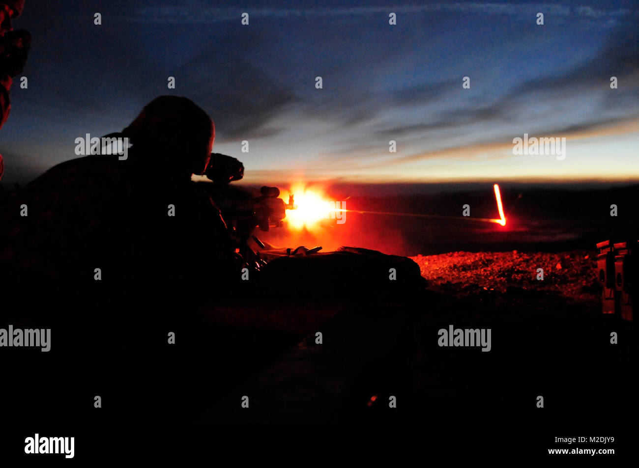 Réserve de l'armée américaine douze soldats de la 316e Commandement de soutien expéditionnaire a récemment terminé une semaine de M240B arme automatique événement de formation appelé Opération Cold Steel II à Ft. Hunter Liggett, Californie le 12 décembre 2017. La formation rend les soldats de maintien en puissance plus meurtriers, précis et prêtes au combat. Banque D'Images