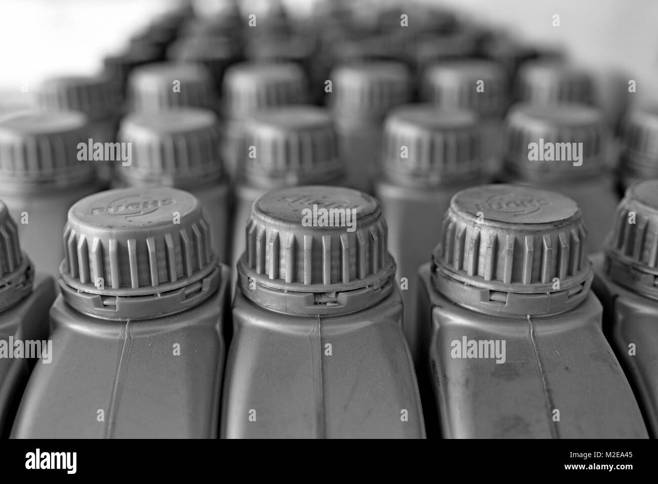 Photo monochrome de machines-outils en acier inoxydable brillant Banque D'Images