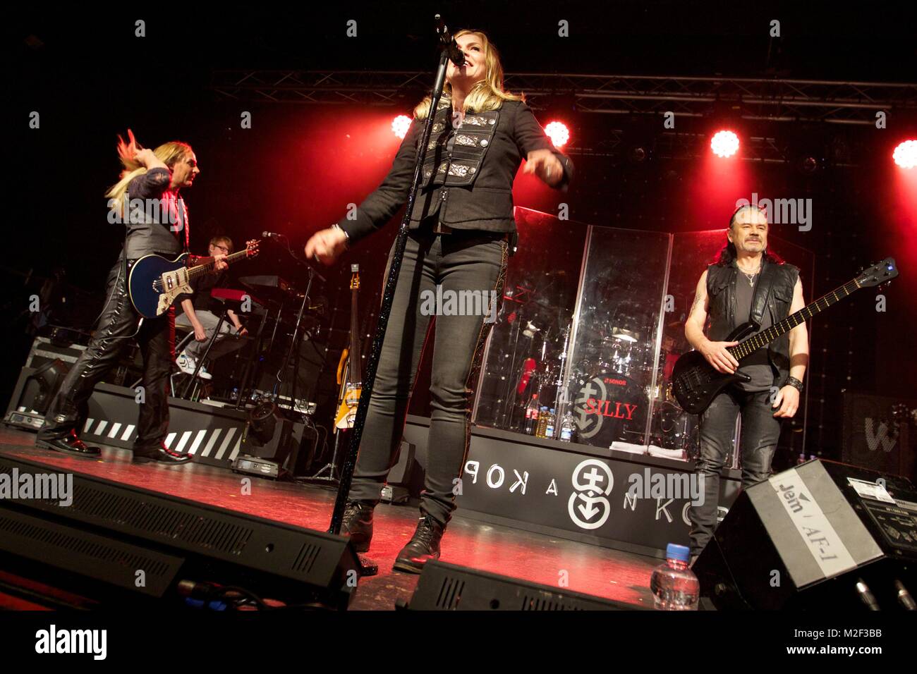 Die deutsche Rockband SILLY mit Anna Loos (COV), Ritchie Barton (clé), Uwe Hassbecker (GIT) Jäcki und Reznicek, am 18.05.2013 auf ihrer 'Kopf Kopf - un Tour 2013' vivent dans der Gr. Freiheit 36 Banque D'Images