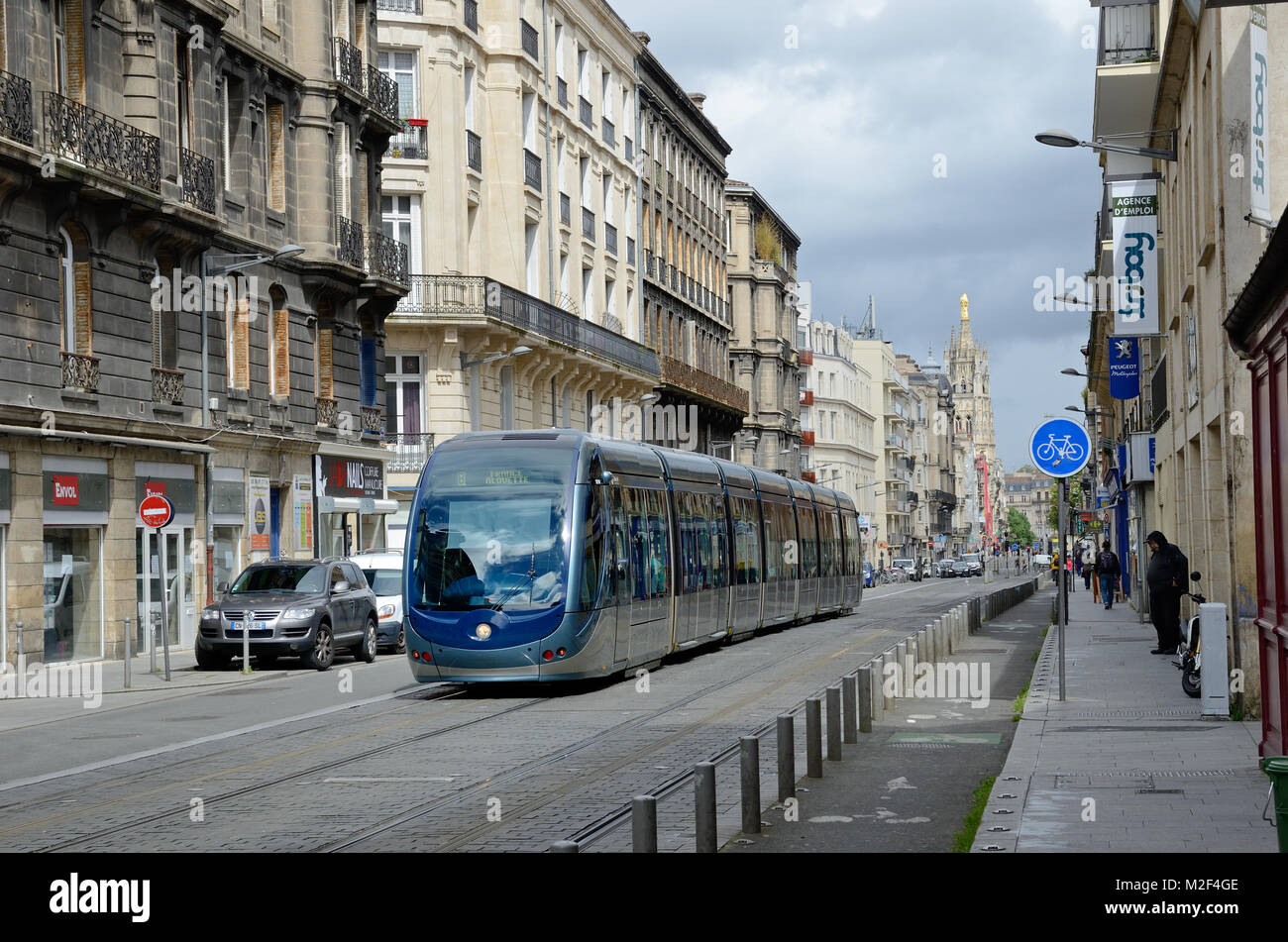 Le tramway moderne dans l'ancienne ville Bordeaux Banque D'Images