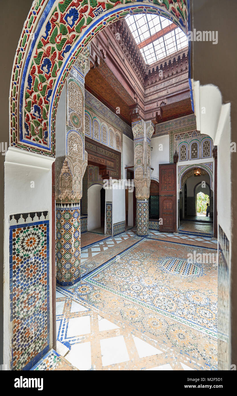 Tourné à l'intérieur de la superbe architecture mauresque et dans l'intérieur du Musée Dar jamai, Meknès, Maroc, Afrique Banque D'Images