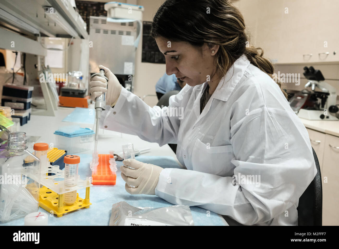 Tirat Carmel, Israël. 7 Février, 2018. Bonus de biotechnologie Israël Biogroup Ltd. goes public avec sa technologie unique de ce monde ce qui permet de vivre et de croissance de l'actif à l'extérieur des tissus de l'organisme. e ii de l'étude clinique avec 6 grappes de brevets en instance, le Bonus Biogroup processus a été utilisé pour traiter un certain crédit : Alon Nir/Alamy Live News Banque D'Images