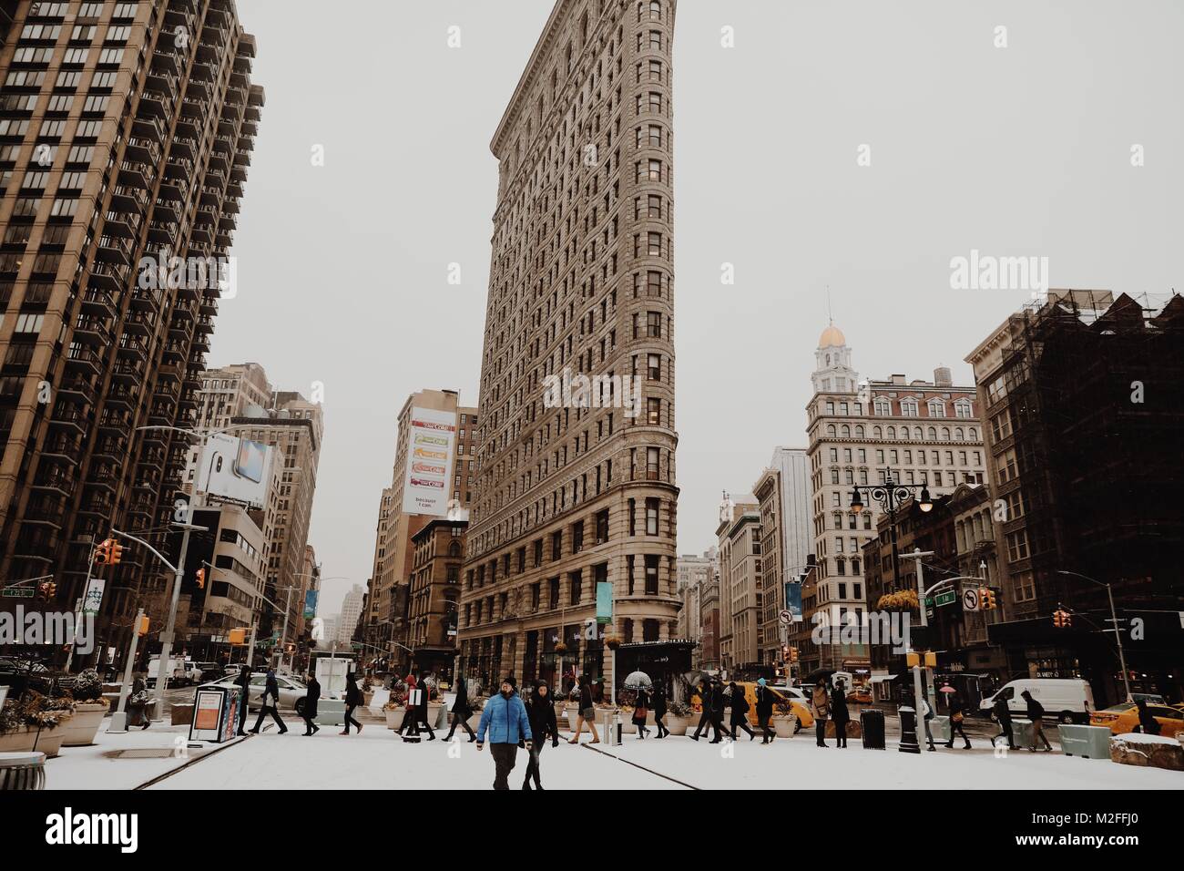 La pluie frappe la ville après deux heures de neige à Manhattan dans la ville de New York ce mercredi, 07 (Photo : WILLIAM VOLCOV/BRÉSIL PHOTO PRESSE) Banque D'Images