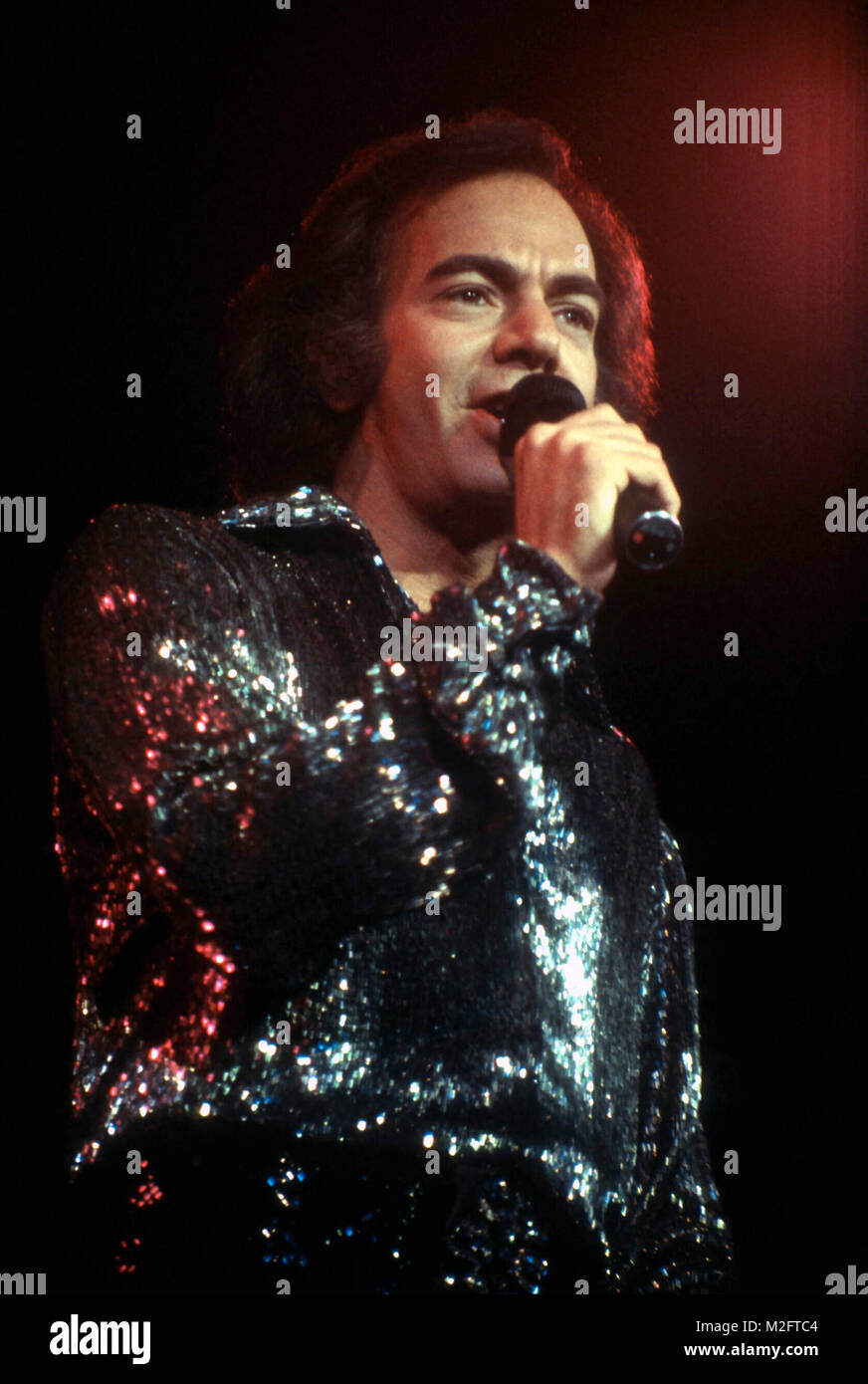 Chanteur Neil Diamond se produit en concert le 6 mars 1982. Photo de Barry King/Alamy Stock Photo Banque D'Images