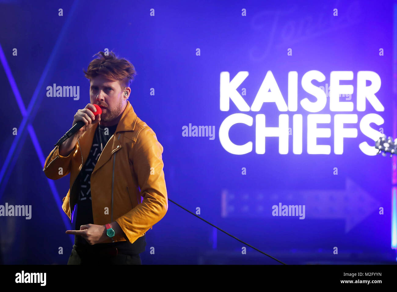 Ricky Wilson et Le Kaiser Chiefs effectuer sur la scène principale à l'Cornbury Music Festival 2017 [Credit:Andy Trevaskis] Banque D'Images