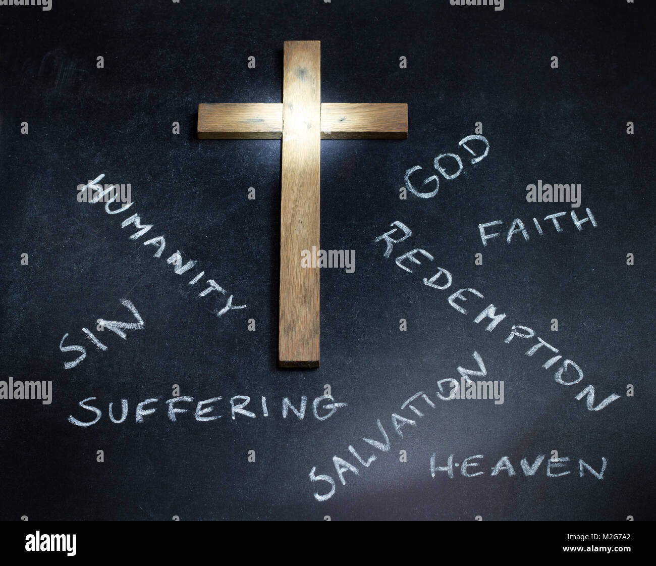 Croix de Pâques et mots sur tableau noir abstract concept religion Banque D'Images