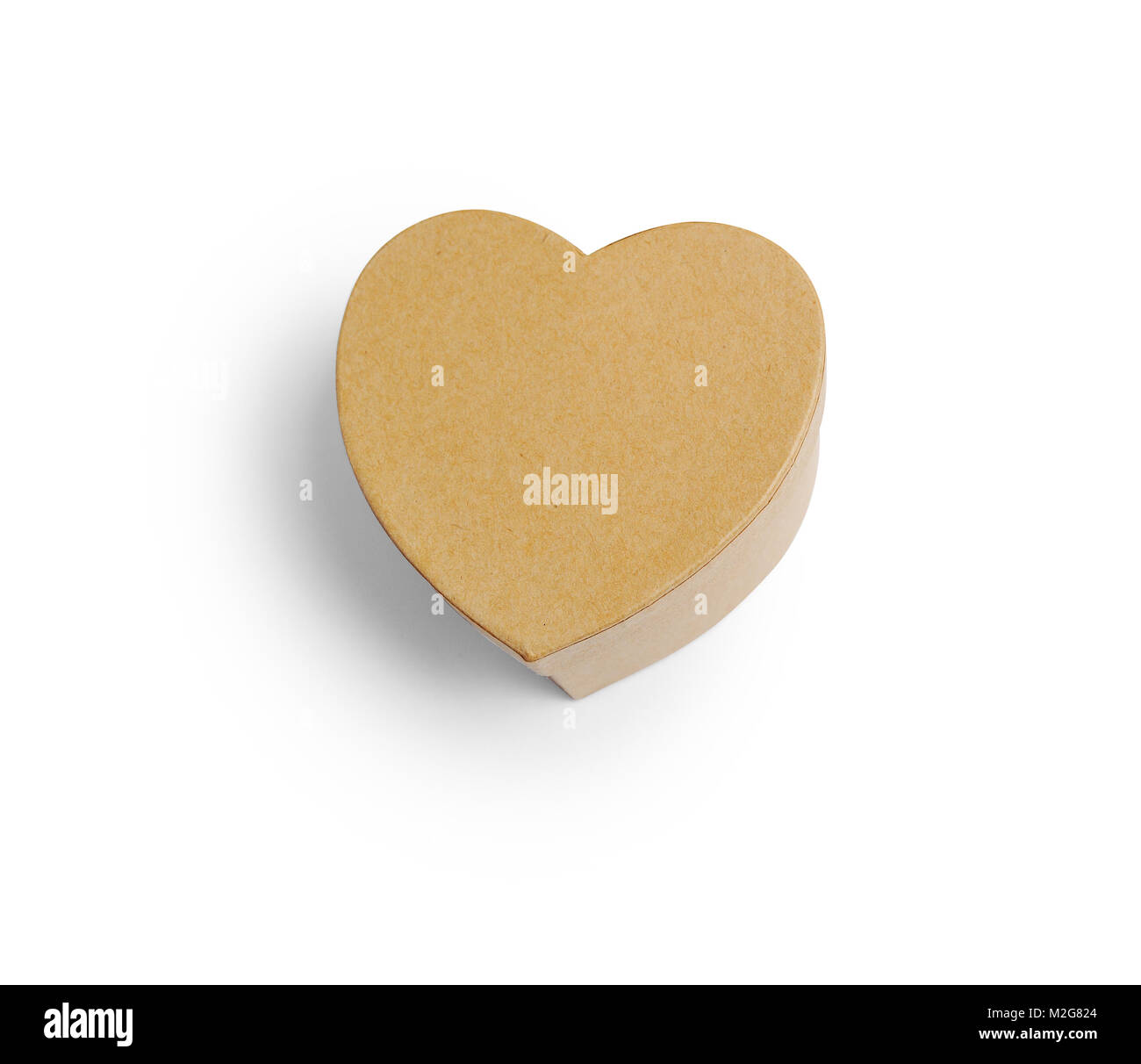 Boîte cadeau coeur vintage enveloppé, masque de découpe isolé sur fond blanc, vue d'en haut, l'illustration pour la Saint-Valentin ou mariage Banque D'Images