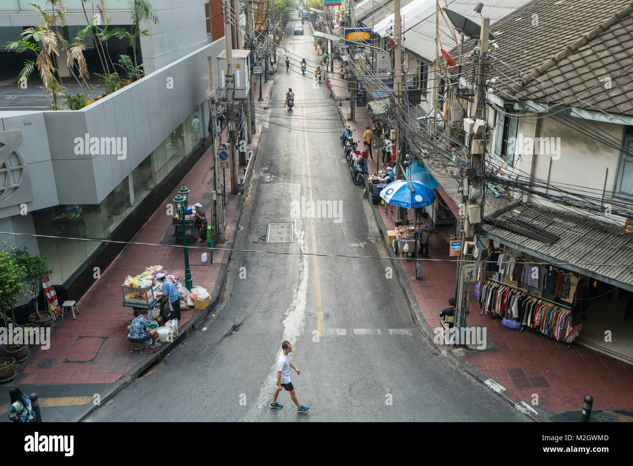 La vie sur une rue de la banlieue de Bangkok, Thaïlande Banque D'Images
