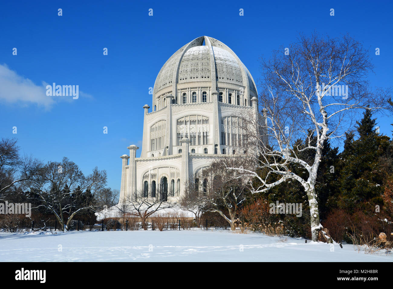 Le nord-américain Maison d'Adoration Baha'i à Wilmette, Illinois après une nouvelle couche de neige est tombée au cours d'une tempête la nuit avant. Banque D'Images