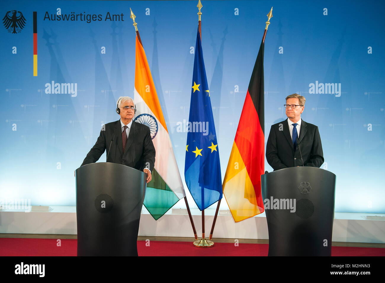 Rencontre bilatérale entre le ministre des Affaires étrangères allemand Guido Westerwelle et son homologue indien, Salman Khurshid. Banque D'Images