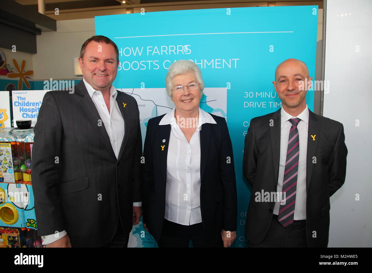 Monsieur Gary Verity, maire Ross Jones & Steve Gill Directeur de l'aéroport de Doncaster Sheffield Banque D'Images
