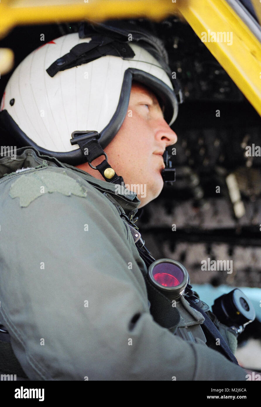 Images par Matthew Thomas au cours d'une formation active de la réserve navale à Sigonella, en Sicile en mai 2003 HC-4 black étalons sont stationnés à NASSIG. Équipage : AM1 James Hale- HC-4 par PH1 Thomas 15 par navalsafetycenter Banque D'Images