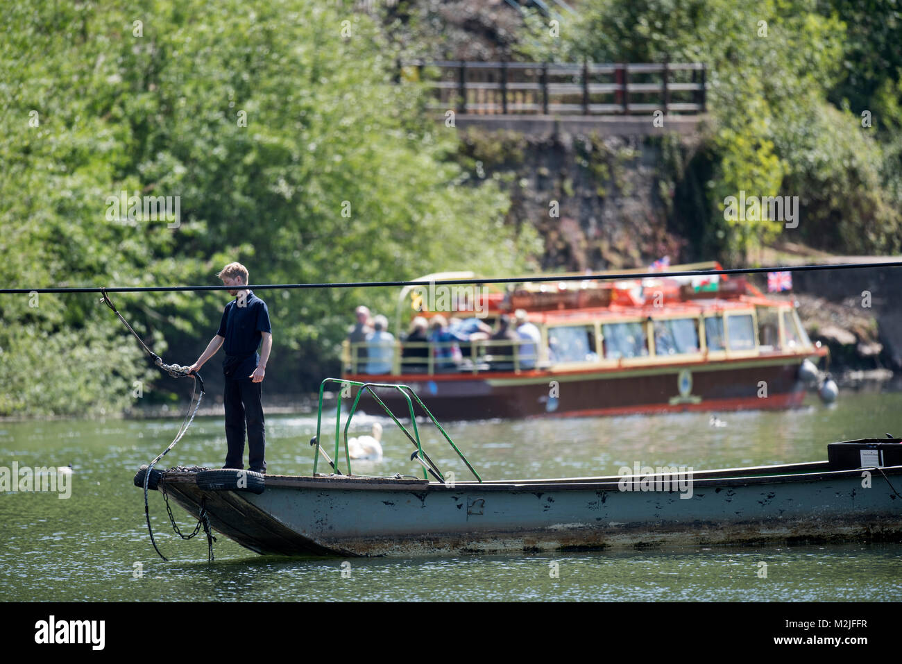 Le câble tirées à la main sur le traversier entre Rivière Wye Symonds Yat est et l'Ouest, Royaume-Uni Banque D'Images