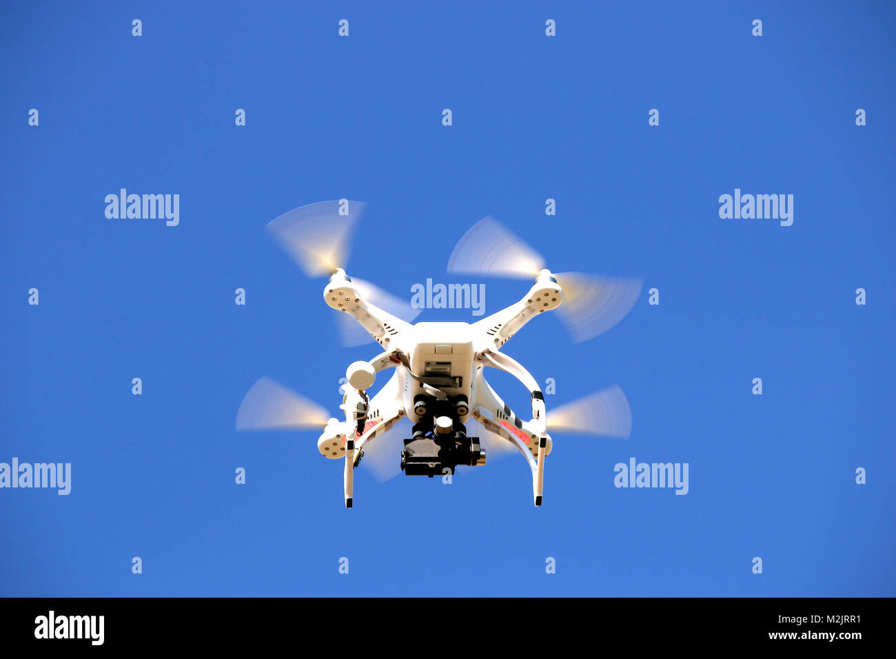 Flying drones Banque de photographies et d’images à haute résolution ...