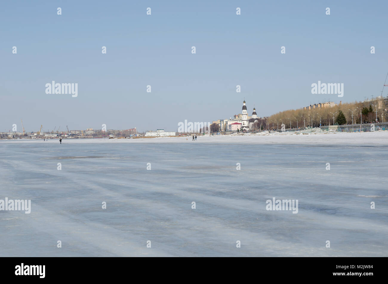 La rivière Dvina Septentrionale et d'hiver d'une vue sur la ville d'Arkhangelsk Banque D'Images