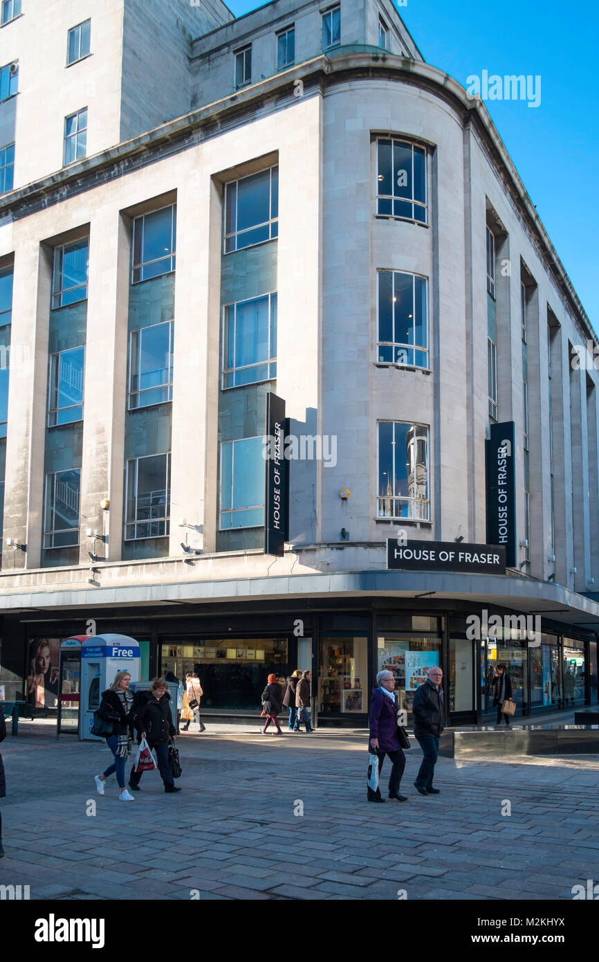 House of Fraser store intégré 1950 l'architecture de style Art déco dans le centre de Middlesbrough Cleveland UK avec des gens qui marchent Banque D'Images