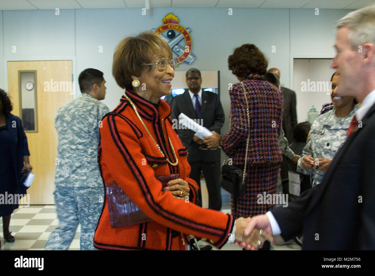Joyce Rozier, épouse de feu le général Jackson E. Rozier, Jr., assiste ...