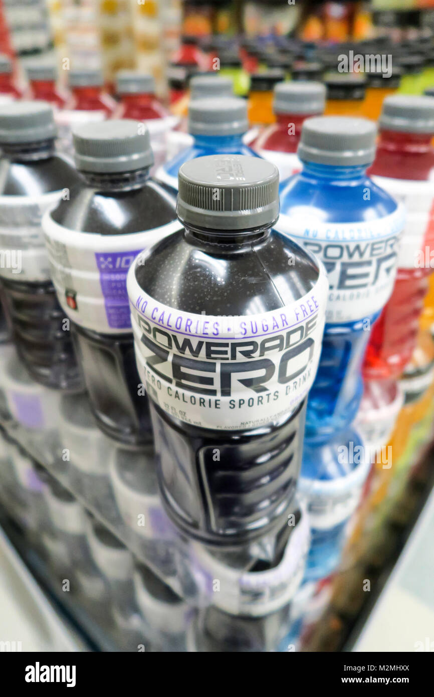 Powerade Zero Bouteilles à Kmart, NYC, USA Banque D'Images