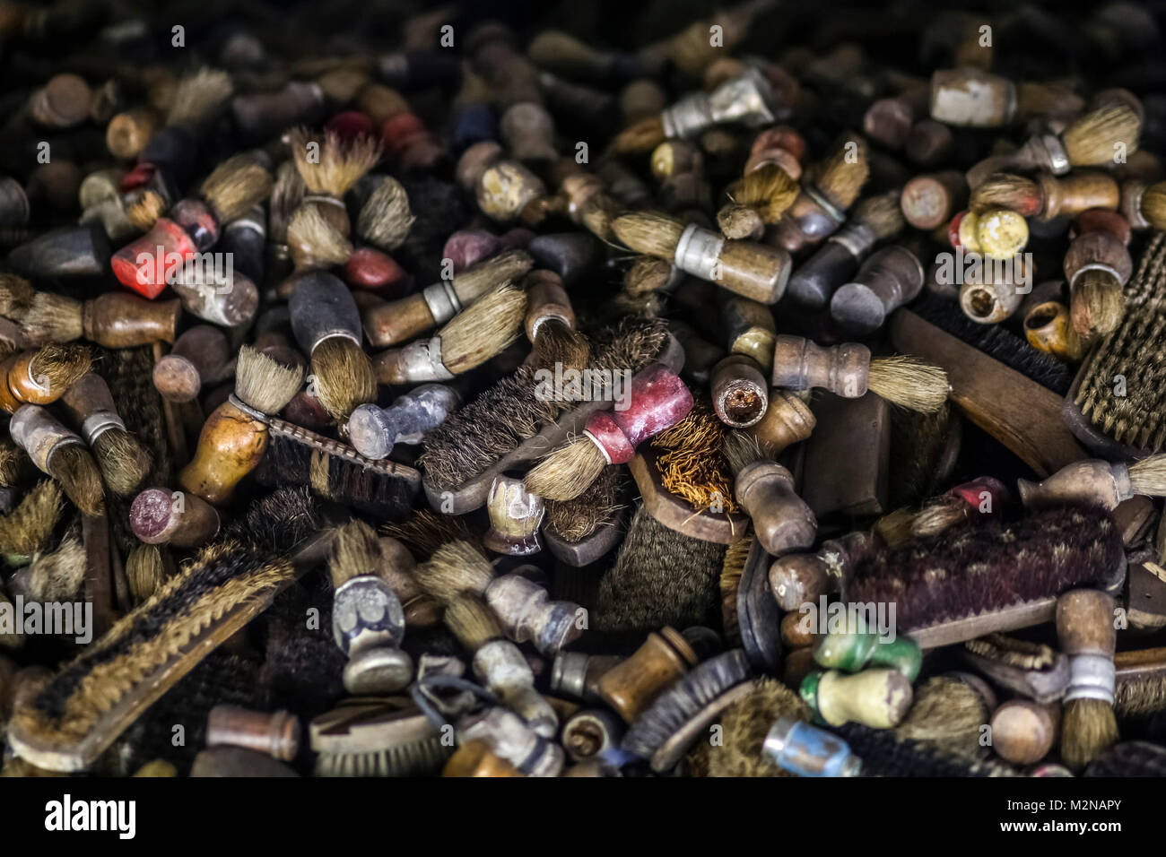 OSWIECIM, Pologne - 26 janvier 2016 : l'ex-allemand nazi de concentration et d'extermination camp Auschwitz. À à la représentation permanente exhibiti Banque D'Images