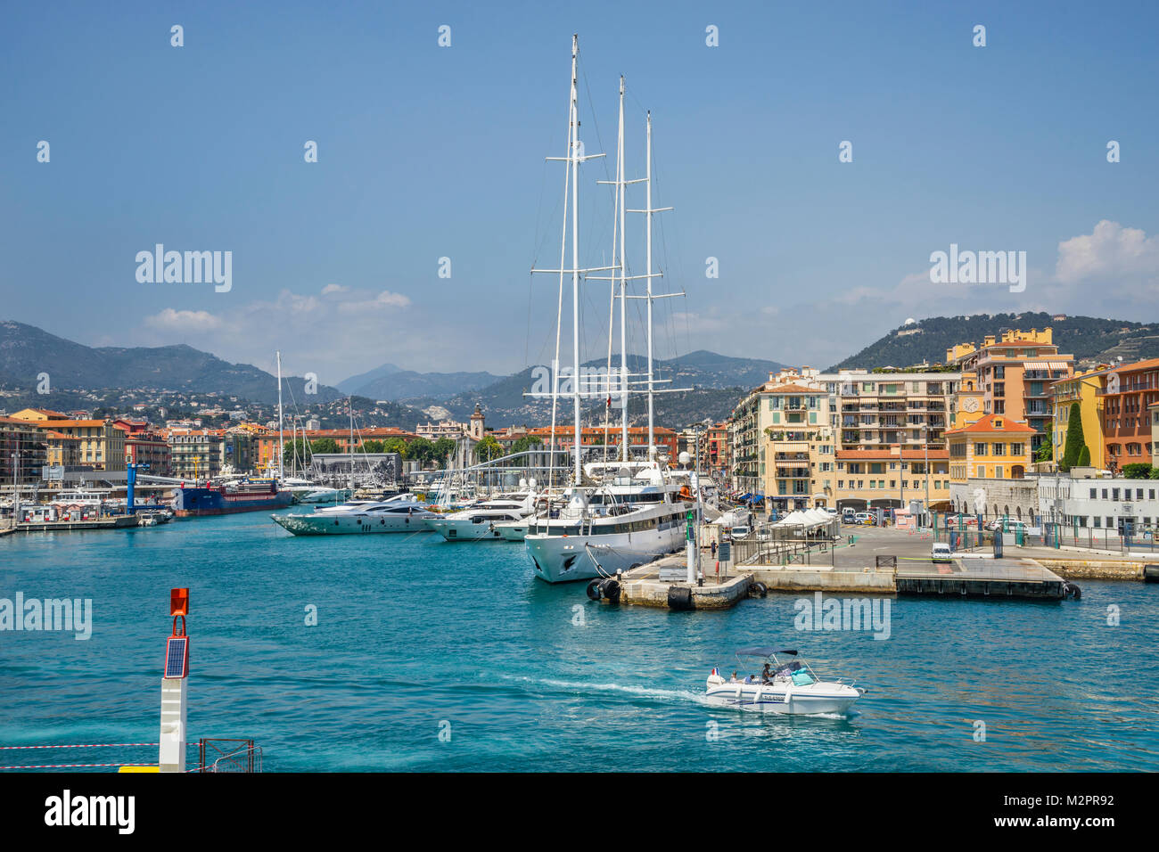 France, Alpes-Maritime, département de la Côte d'Azur, Nice, trois-mâts bateau yacht de luxe "Le Ponant" à Port Lympia Banque D'Images