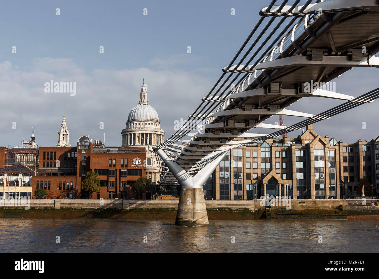La Tamise avec vue sur le pont du millenium et la cathédrale Saint-Paul à Londres, Angleterre, Grande-Bretagne. Banque D'Images