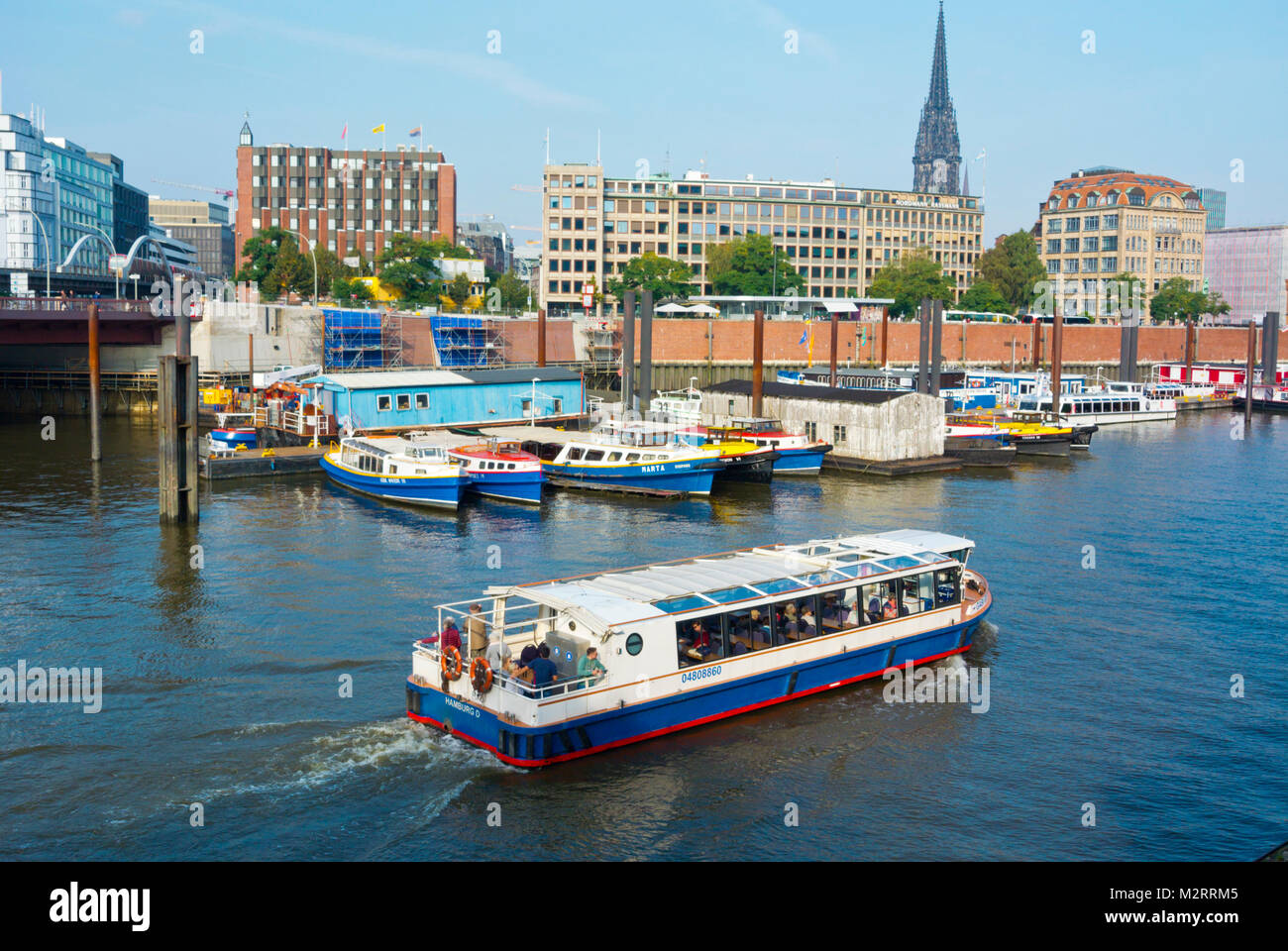 Ferry, Binnenhafen, Speicherstadt, Hambourg, Allemagne Banque D'Images