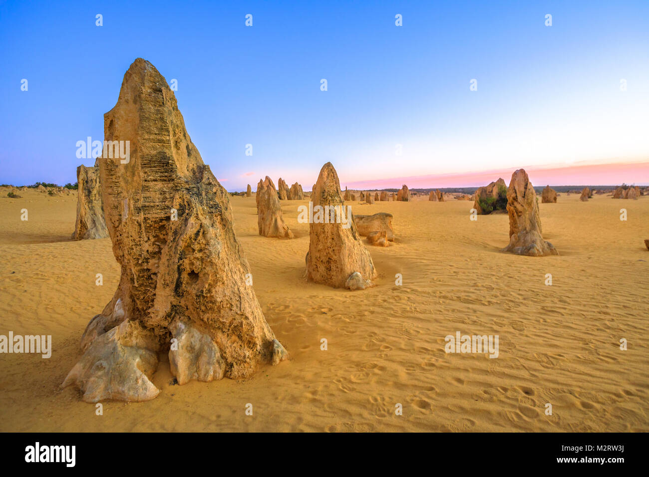 Crépuscule bleu désert pinnacle Banque D'Images