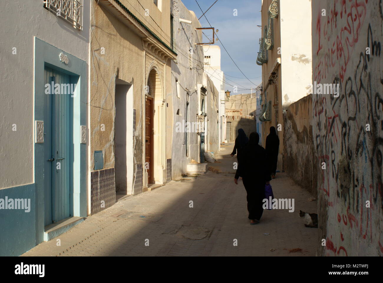 Scène de rue medina Kairouan, Kairouan, Tunisie Banque D'Images