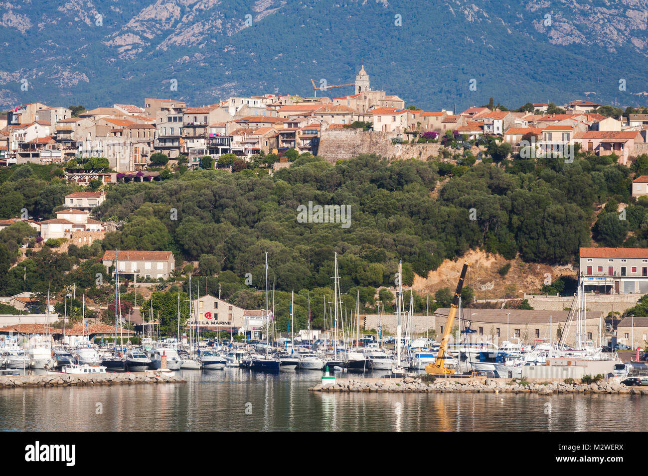 Corse, France - Juillet 2, 2015 : l'été paysage côtier de la baie de Porto-Vecchio Banque D'Images