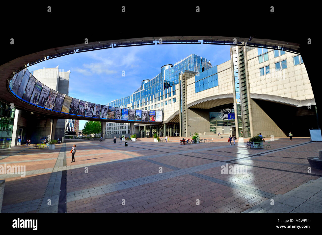 Bruxelles, Belgique. Bâtiment du Parlement européen - Espace Léopold, l'espace ouvert par les entrées principales Banque D'Images