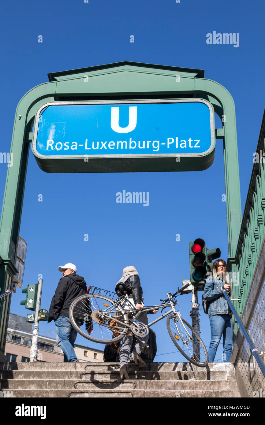 La station de métro, la station de métro Rosa-Luxemburg-Platz à Berlin Prenzlauer Berg, Allemagne Banque D'Images