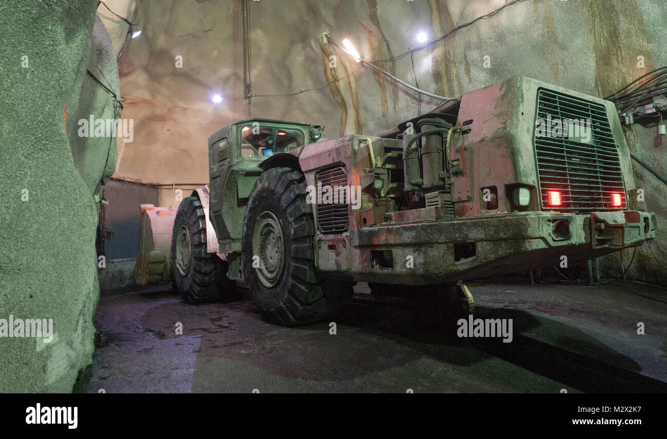 Énorme Machine excavatrice sous terre Banque D'Images