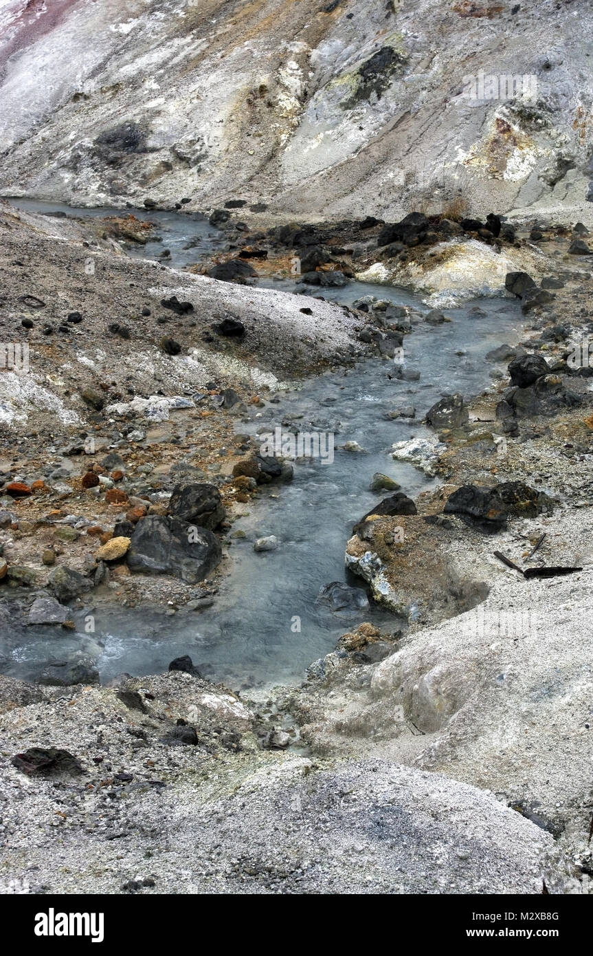 Fosses de soufre, 'Hell Valley' à Shikotsu-Toya National Park, Noboribetsu, au Japon. Banque D'Images