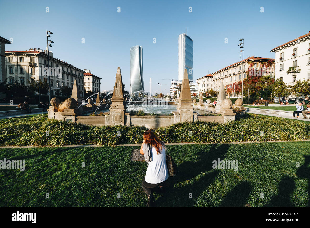 Milan. Vue de la ville la vie de la ferme avec les filles fontane sur le premier plan en photo Banque D'Images