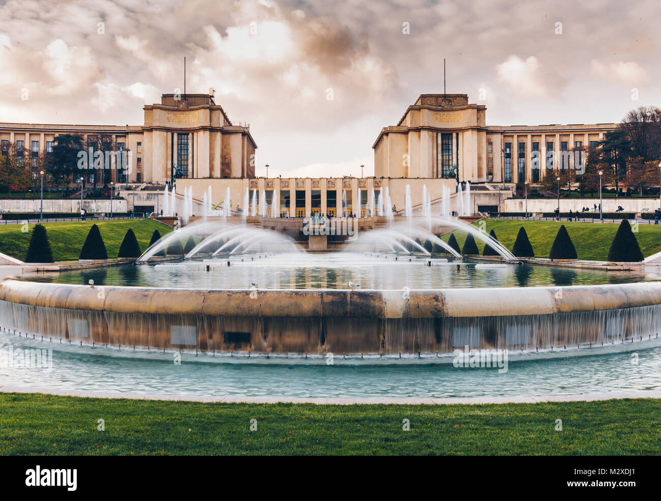 Paris, France-Nov 27, 2013 : Les Jardins du Trocadéro. Vue ...