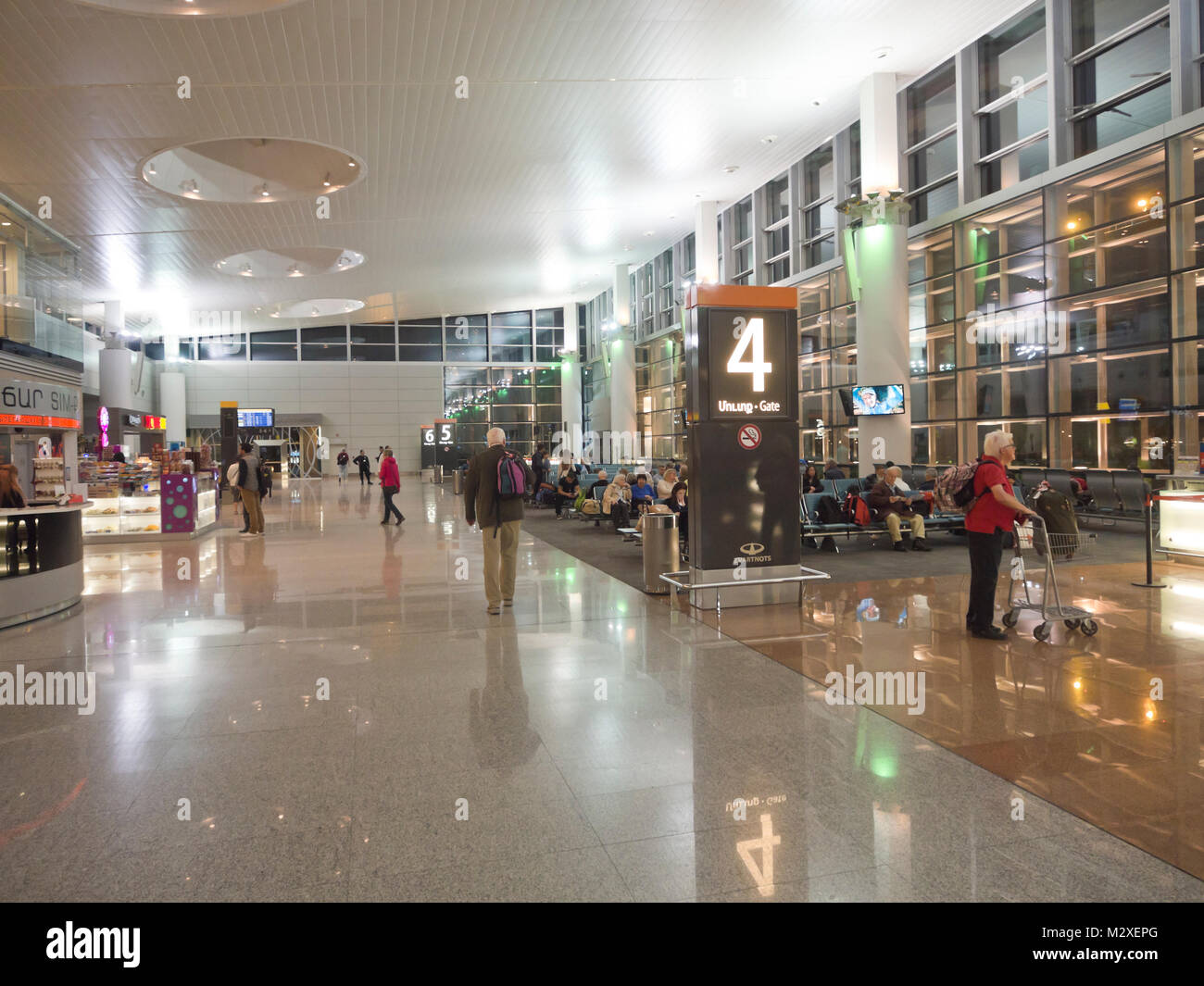 L'aéroport international de Zvartnots Erevan en Arménie, le salon des départs internationaux à la porte 4 avec Tax Free shopping Banque D'Images