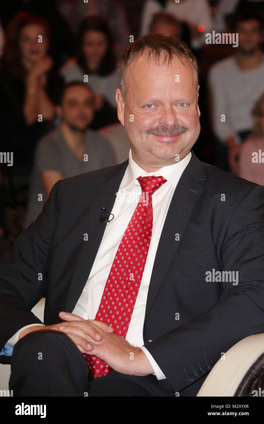 Wulf Gallert (Politiker Die Linke, Frauenversteher-Plakat), Aufzeichnung von Markus Lanz Sendung 2 Studio im Stahltwiete, Hambourg, 27.01.2016 Banque D'Images