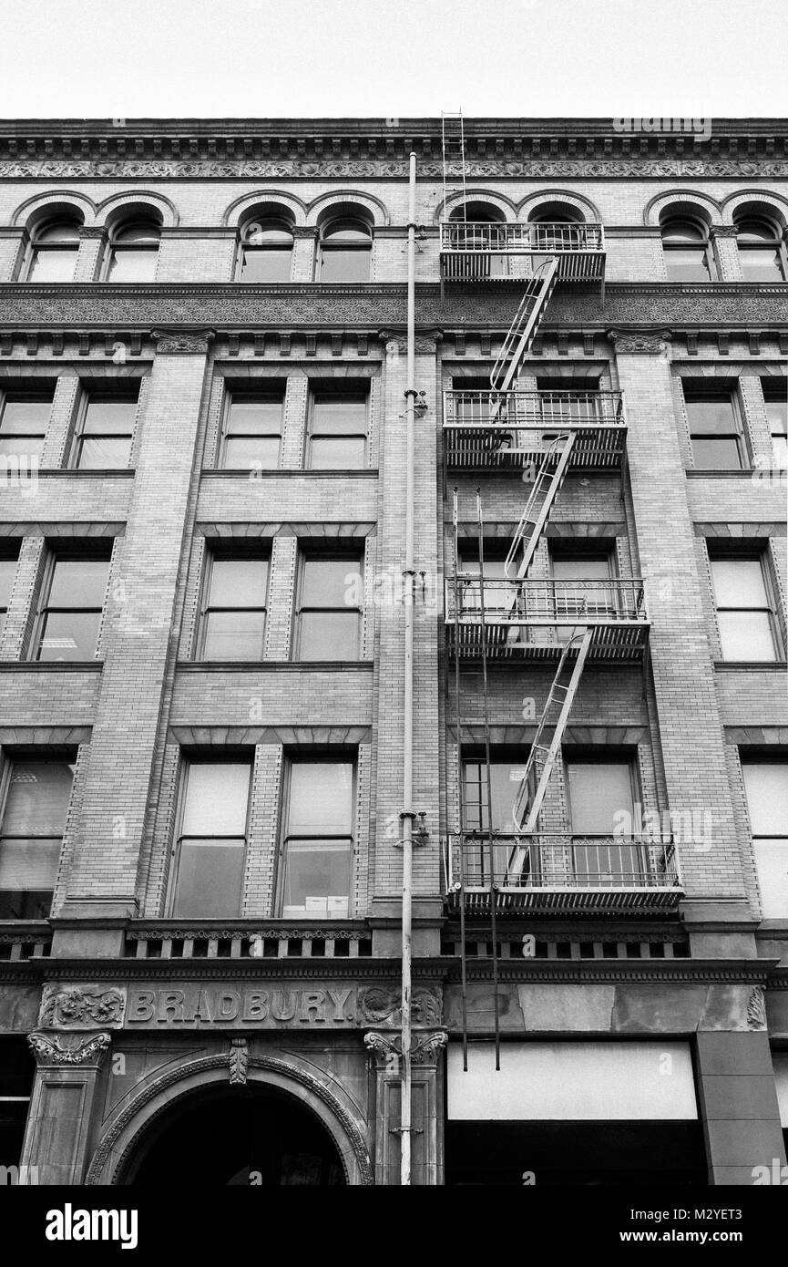 Vue de la façade extérieure de la célèbre Bradbury édifice au centre de Los Angeles, CA. Banque D'Images